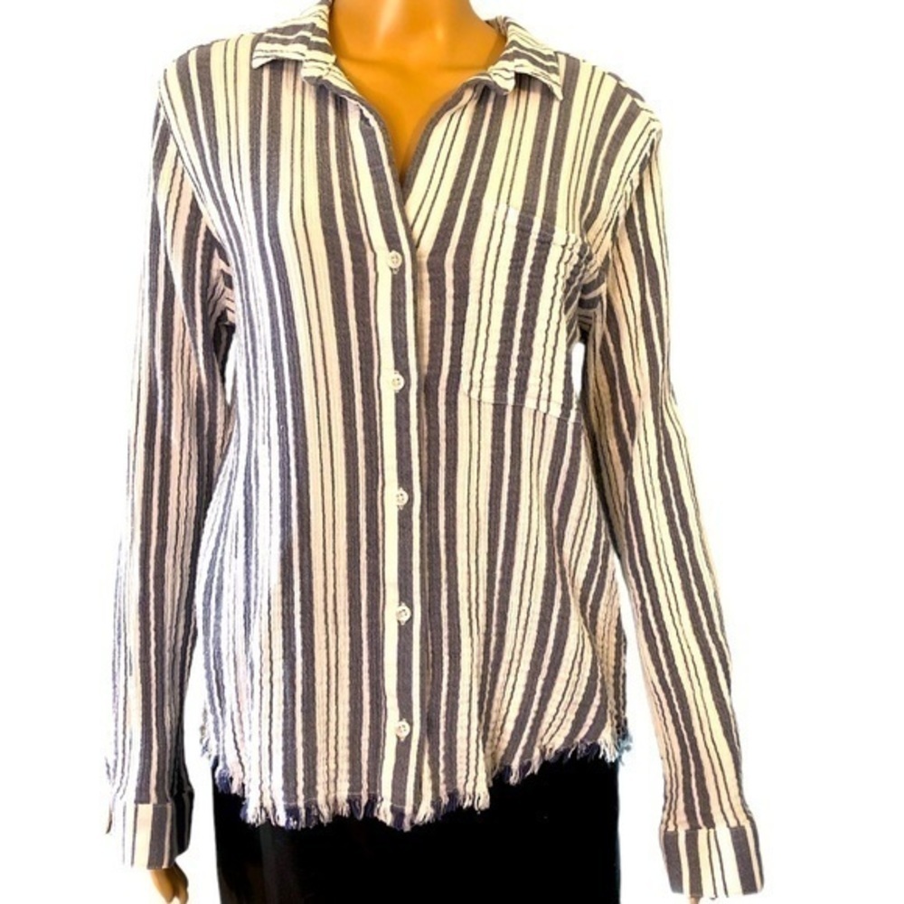 Bella Dahl by Anthropologie size Large navy blue and white stripes button down.‌